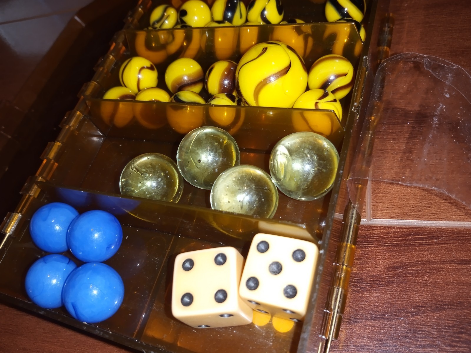 4 Vintage Large Shooter Marbles Clear Light Amber Glass With Bubbles 7/8” Medium