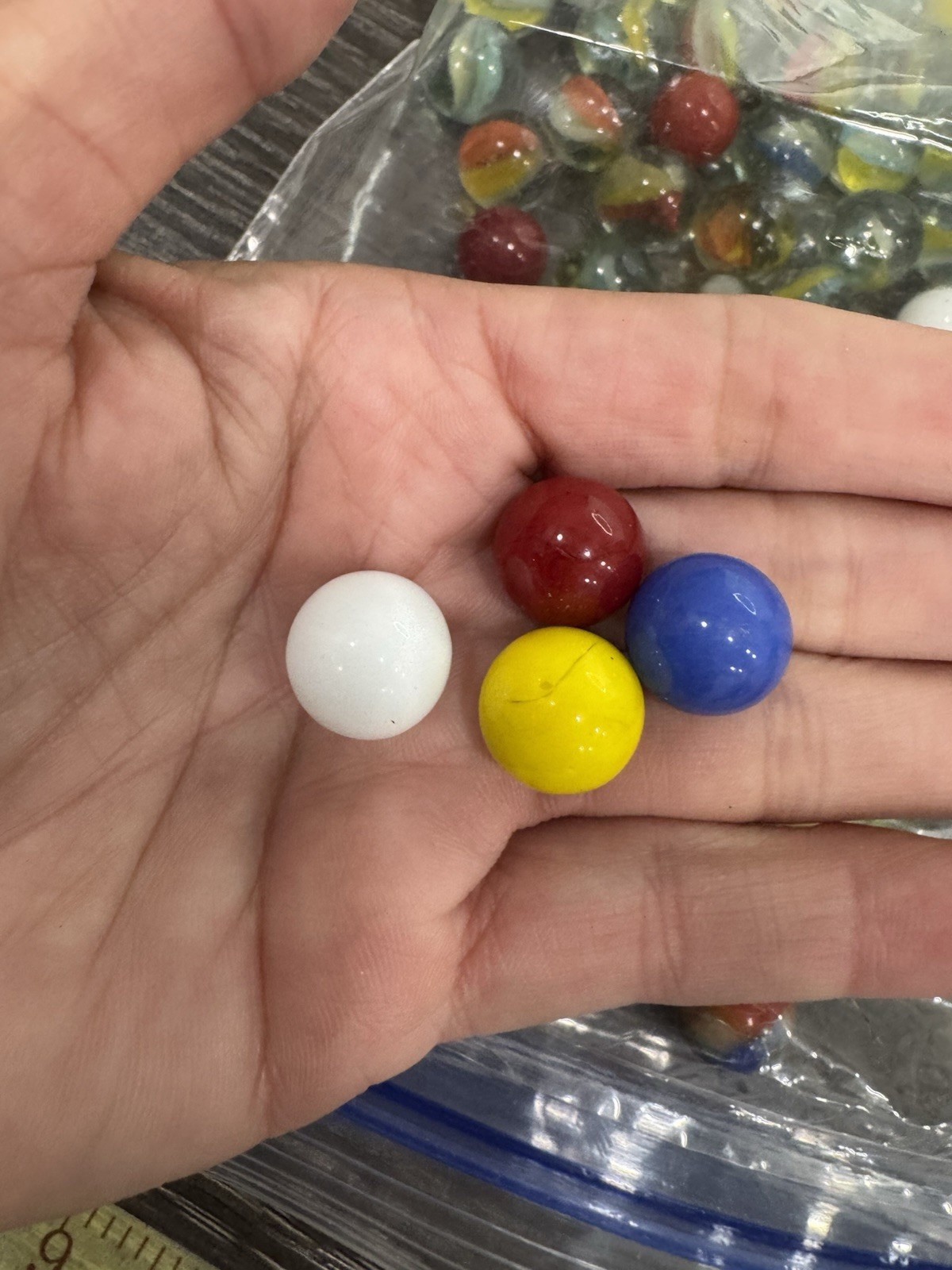 Miscellaneous Cats Eye Marbles And Other Marbles 13 Ounces