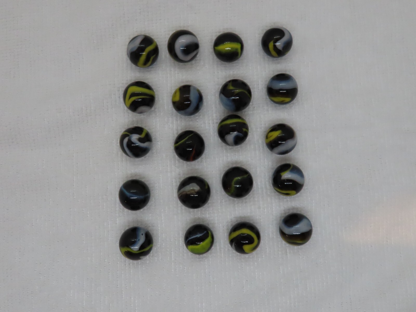 Raven Marbles Black/White/Yellow 20 Count