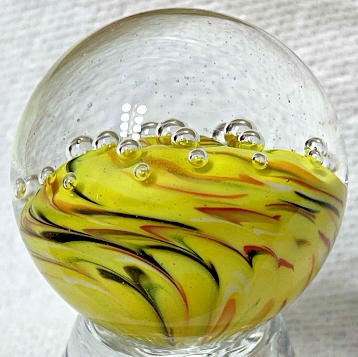 2015 RICK DAVIS MARBLE SIGNED HANDMADE GLASS ART 1.50 YELLOW ORANGE RED BUBBLES