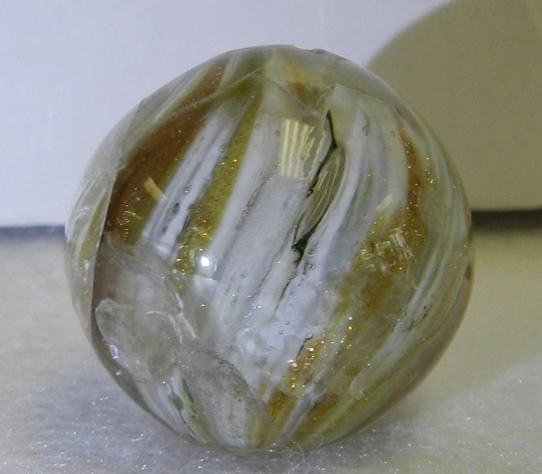 #20299m Large 29/32 .91 In German Handmade White Onionskin Lutz Shooter Marble