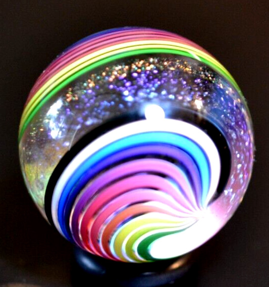 JAMES ALLOWAY GLASS MARBLE/1.168″-RAINBOW DICHROIC 1/2 SWIRL #3053-GOLD,MAGENTA+