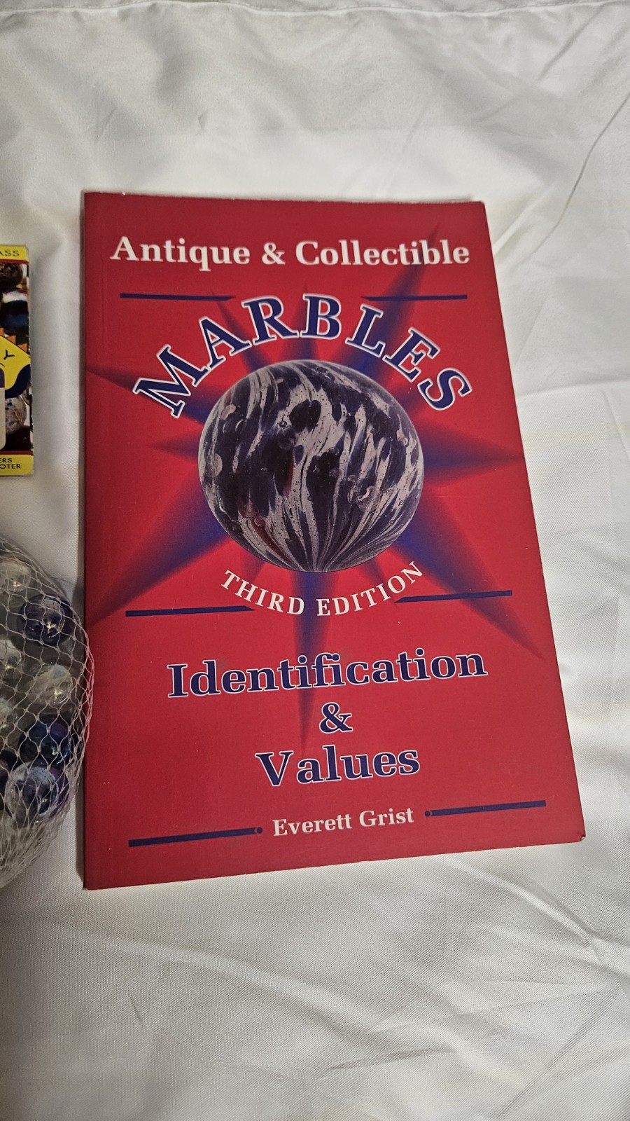 Mega Marbles Snowflakes Glass Marbles Mesh Bag w/ Everett Grist Book