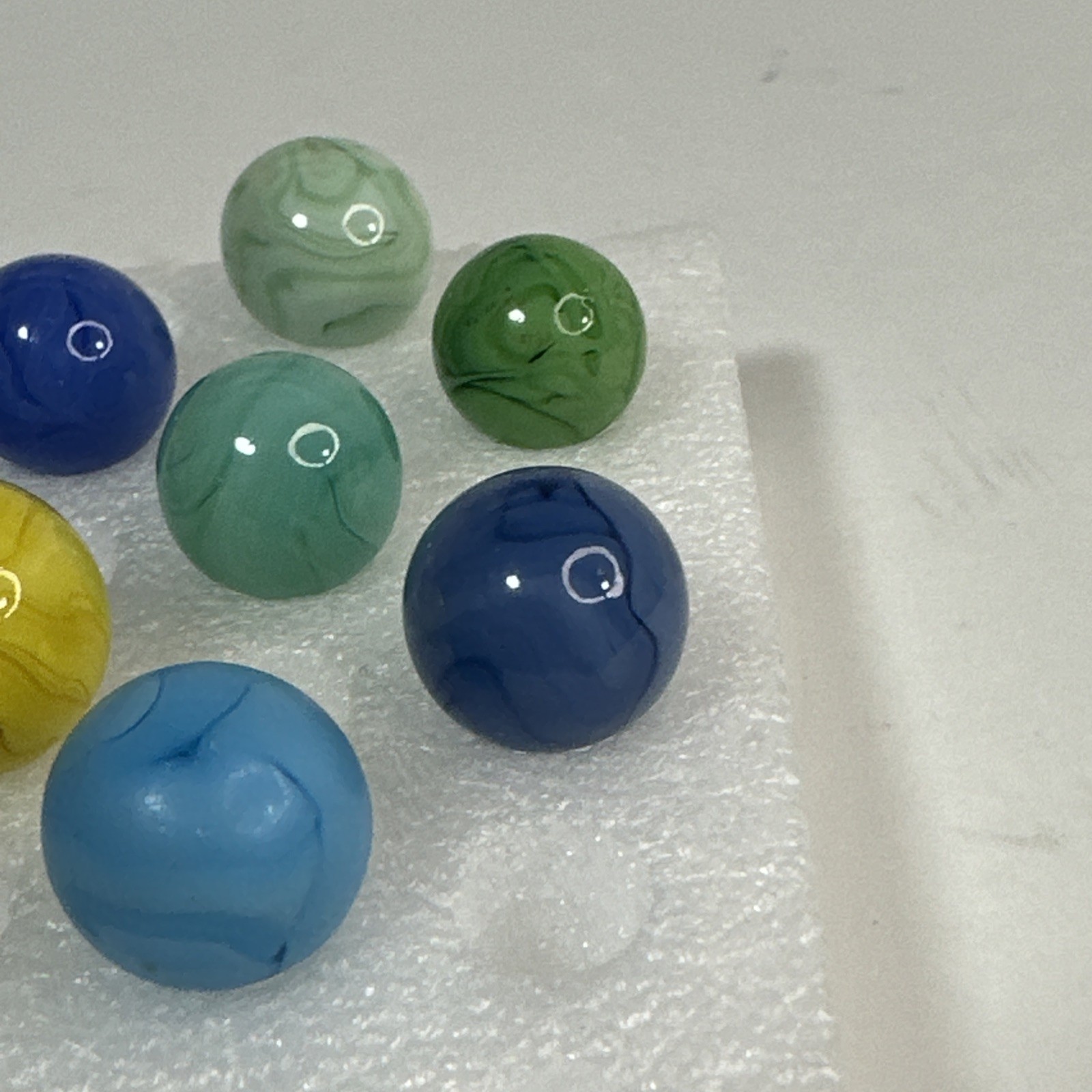 044 Lot Of 25 Champion Swirl Marbles! Beautiful Spread