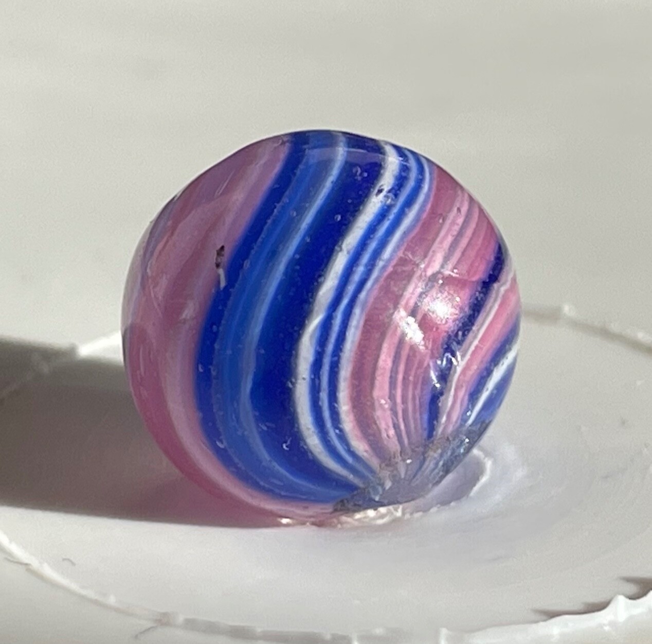 Peewee 4 Panel White Core Onionskin Marble 11.5mm (7/16”)