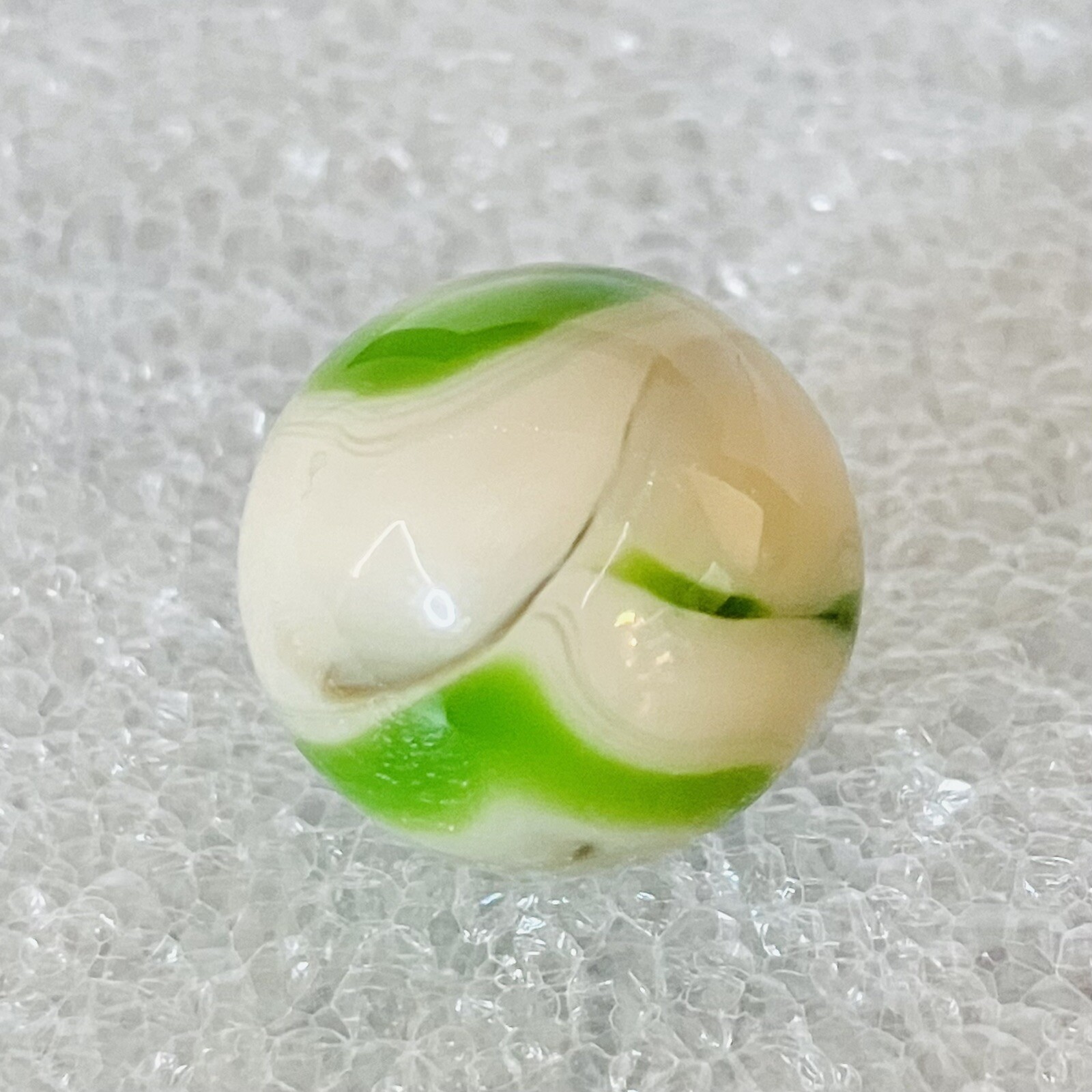Ravenswood “R” Swirl Marble .63″ Wet NM+ Green White Clear