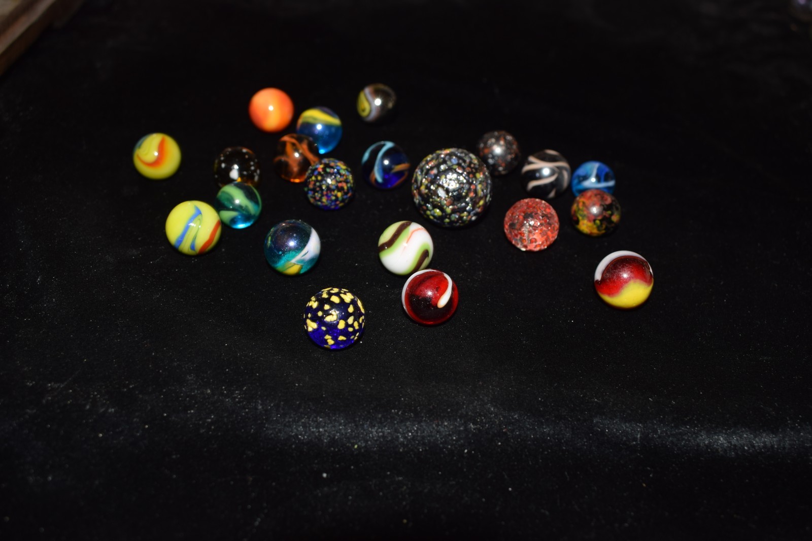 👵🧓👉Beautiful lot of 21 Retired VACOR mixed collector’s marbles size .625″ M