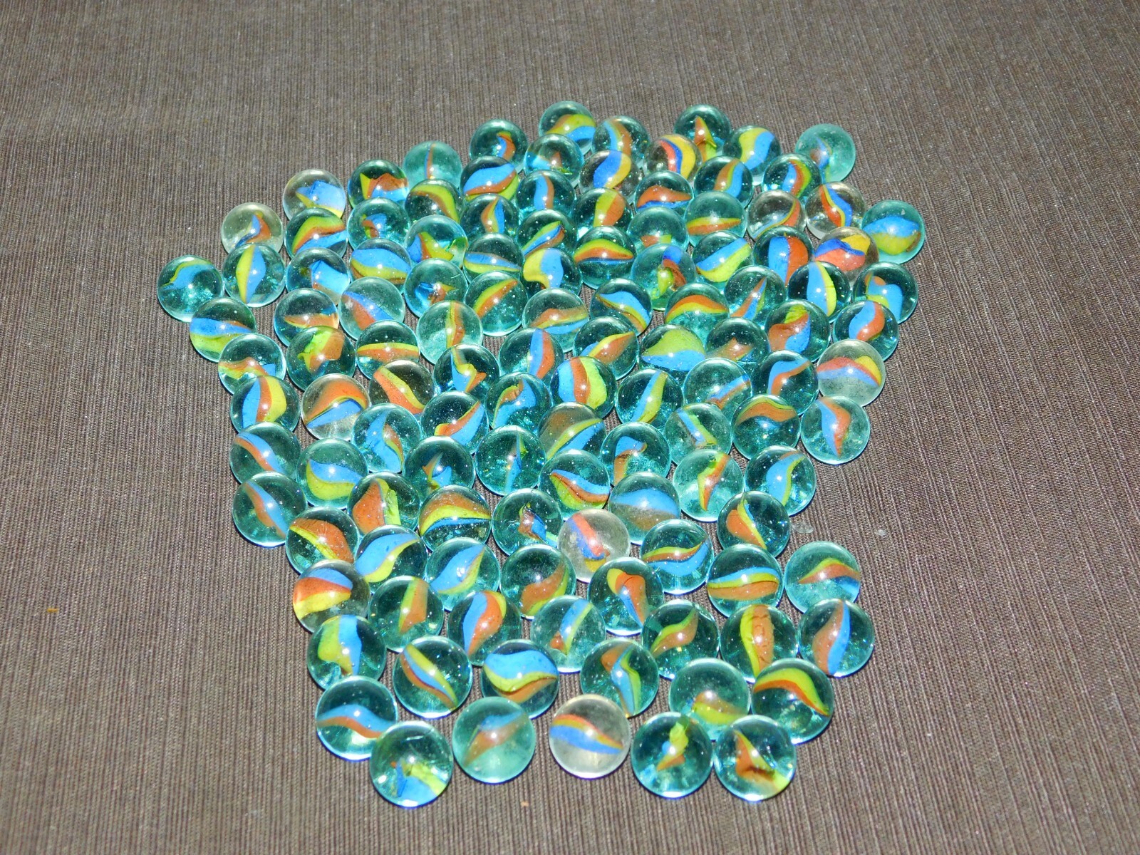 VINTAGE GAME TOY 120 OLD GLASS MARBLES