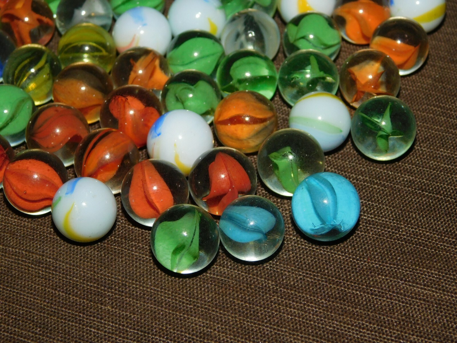 VINTAGE TOY 105 OLD MARBLES LOT