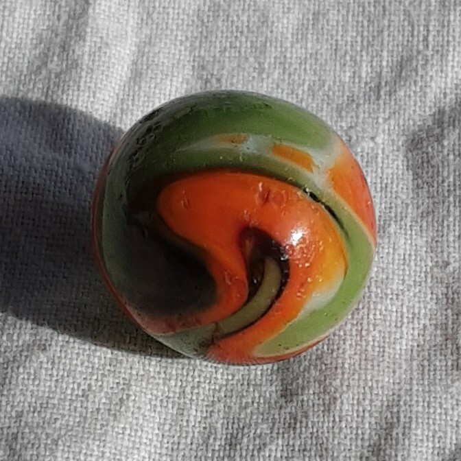 23/32″ Rare CAC 4 Color Swirl In Beautiful NM 8.9 Condition.