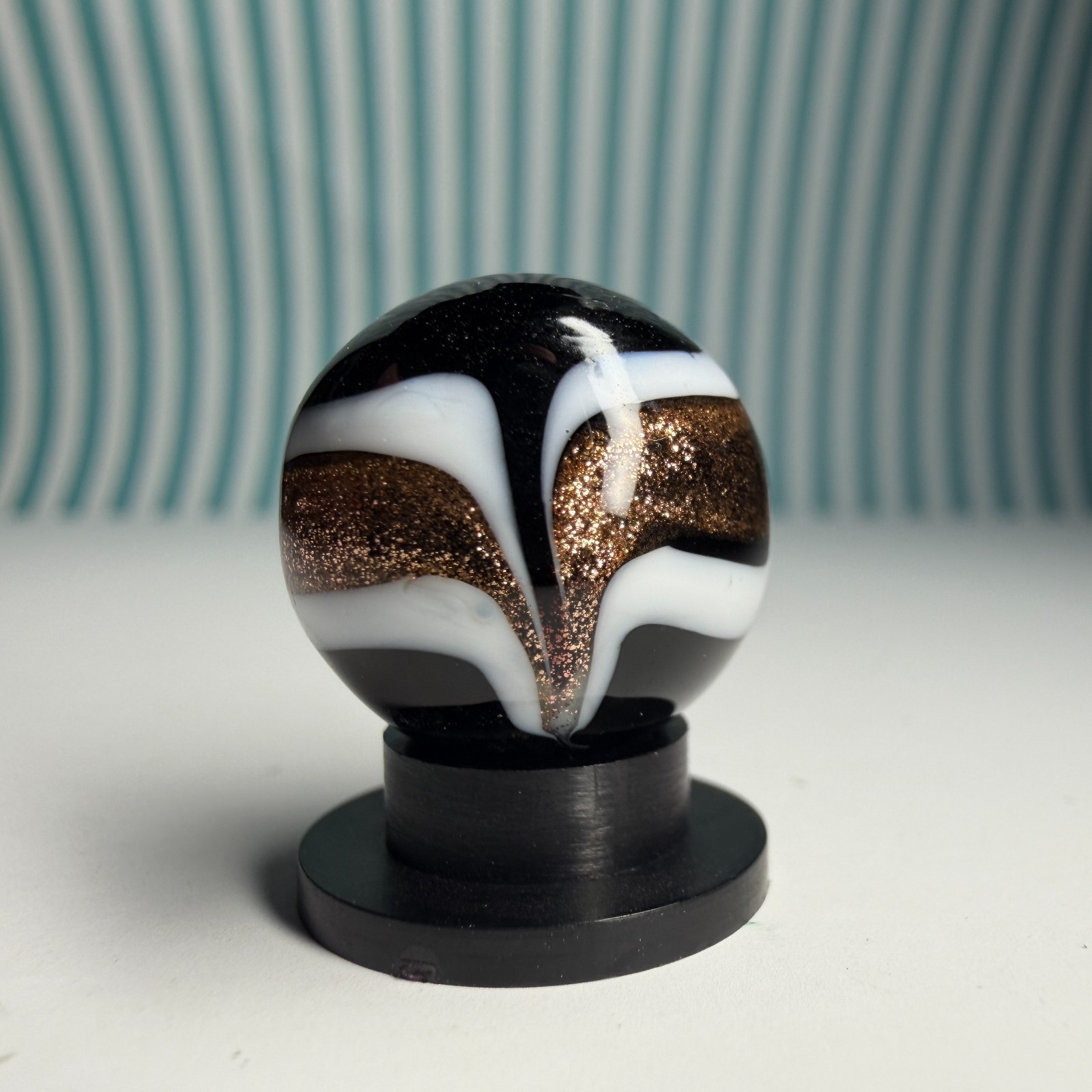 INSIGNIA Handmade Glass Marble Gold Lutz Crown Black Base 5/8″ + Stand
