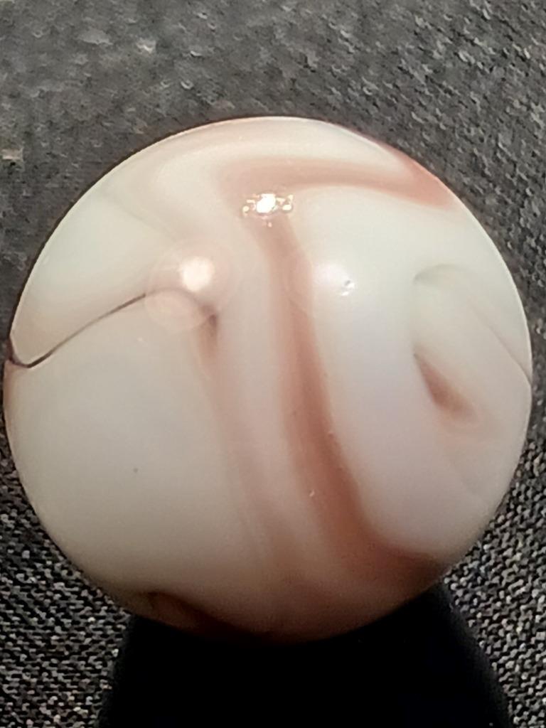 Alley Agate .56″ Light Brown to Lilac on Snow White Near Mnt Serious Marble A335