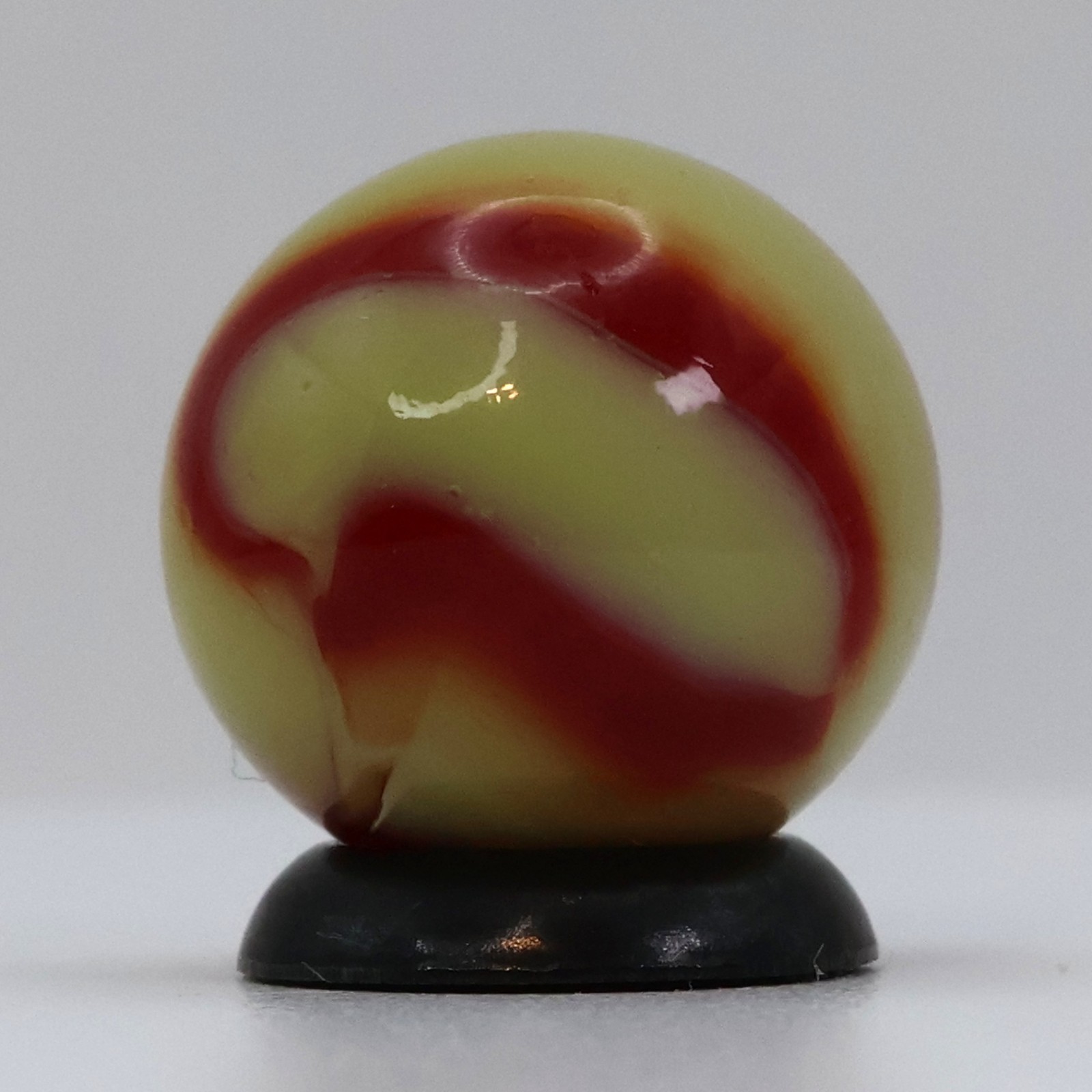 5/8″ Peltier National Line Rainbo Marble Red Bee NM+