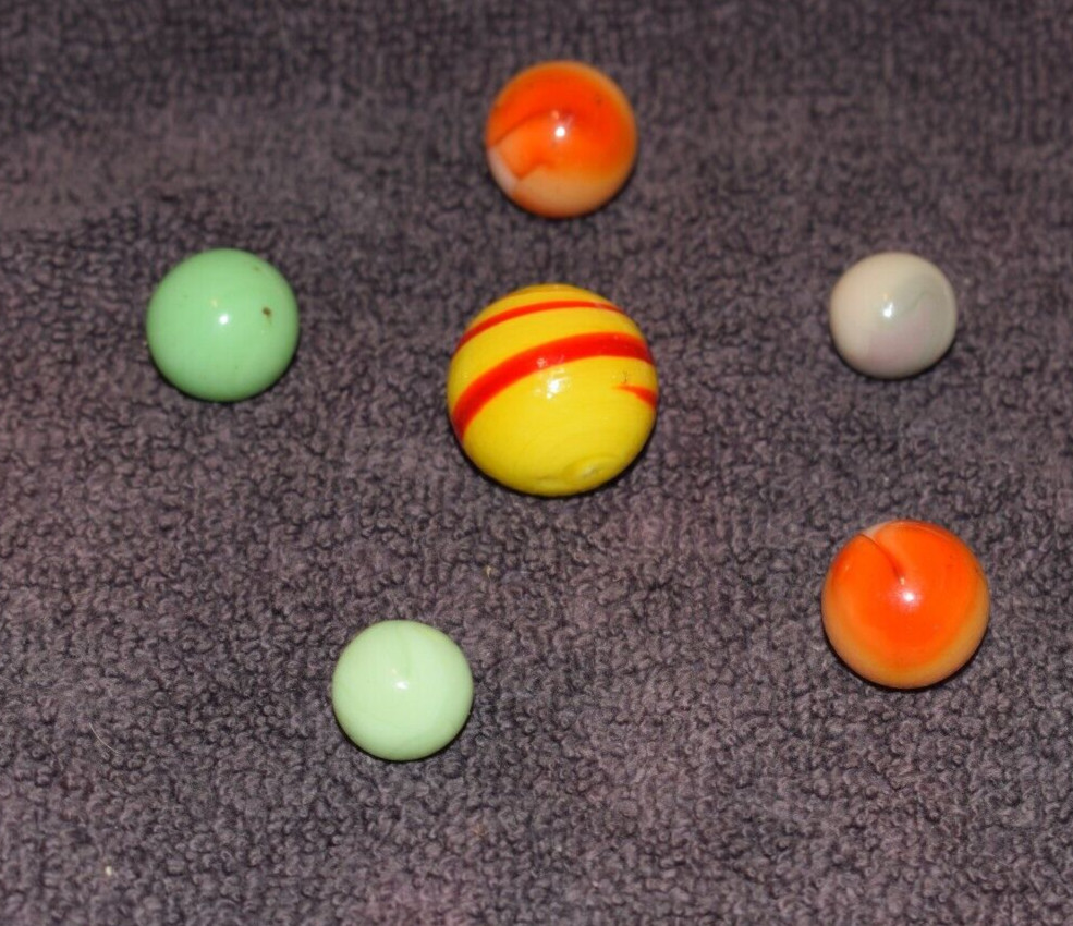 Vintage American UV Blacklight toy Marble lot of 5 Sizes range .593″ to 1.00″
