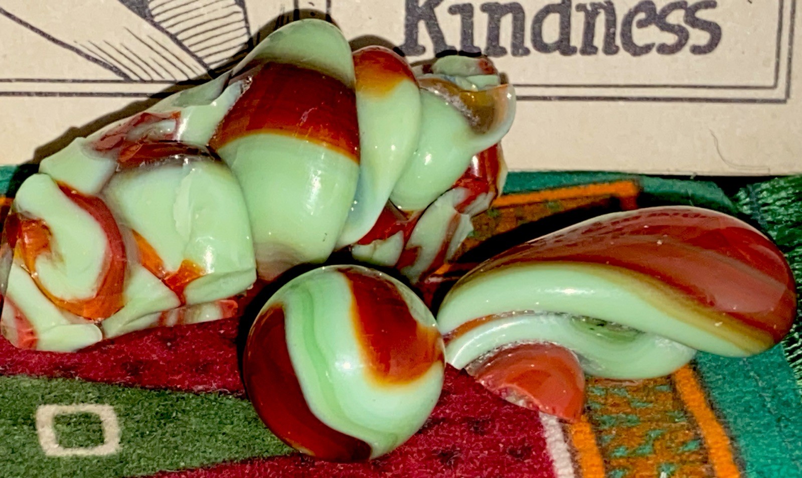 😎Vintage Akro“Prize” Corkscrew Marble-Mint.65 W/Matching Akro Dug Cullet-UV