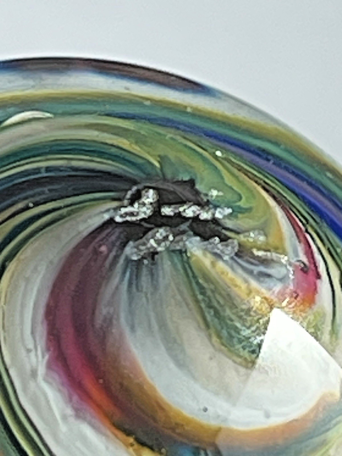 RICK DAVIS MARBLE SIGNED HANDMADE GLASS ART 1.44″ RED GREEN BLUE SWIRL