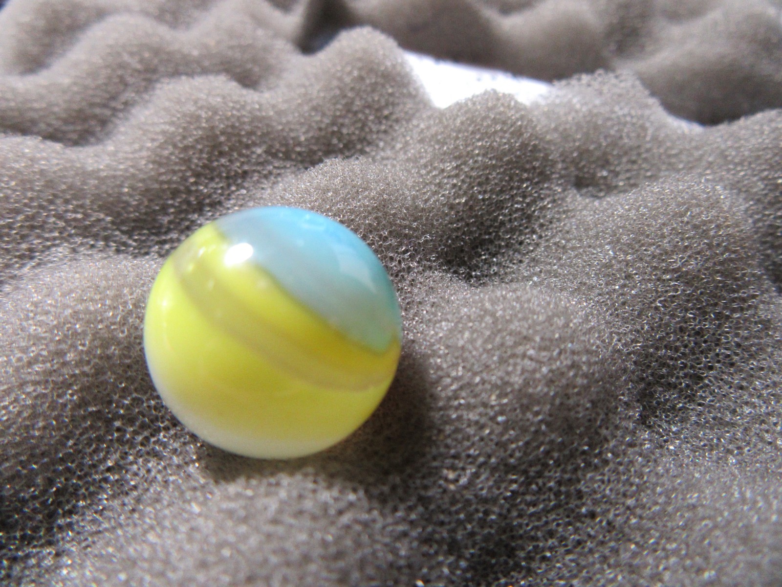 VINTAGE VITRO “TIGER EYE TYPE 1″ MARBLE Baby Blue, Yellow, Reddish N White 5/8”