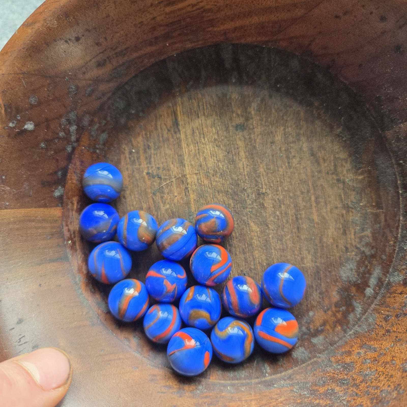 lot of 16 Vacor “Volcano” Red & Blue Swirl Marbles 9/16″ – 5/8″ NM-M