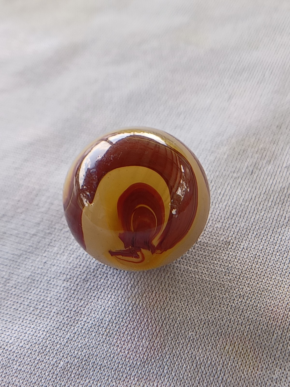 “Golden Onyx Oxblood” .70 Shiney wet dead mint. Very old and rare marble. 1920s