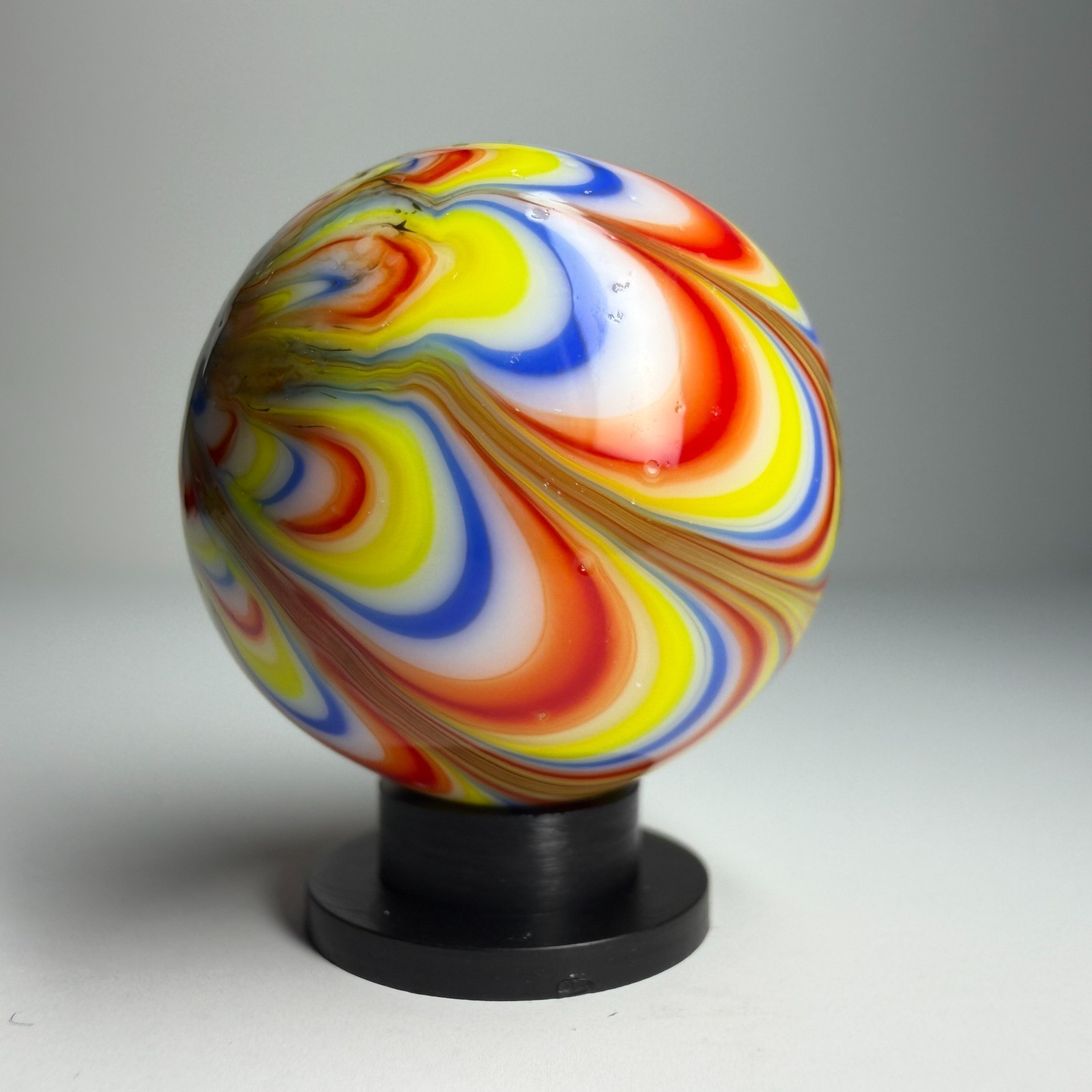 25mm RAZZAMATAZZ Handmade Glass Marbles Large 1″ SHOOTER Superman Colors + Stand