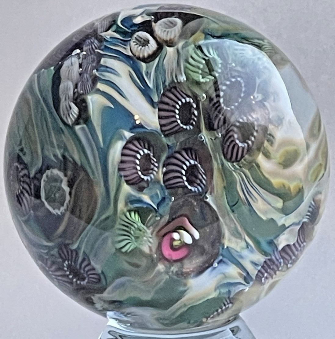 05 BOBBIE & EDDIE SEESE MARBLE SIGNED DICHROIC GLASS ART 1.95″ JELLYFISH FIELDS