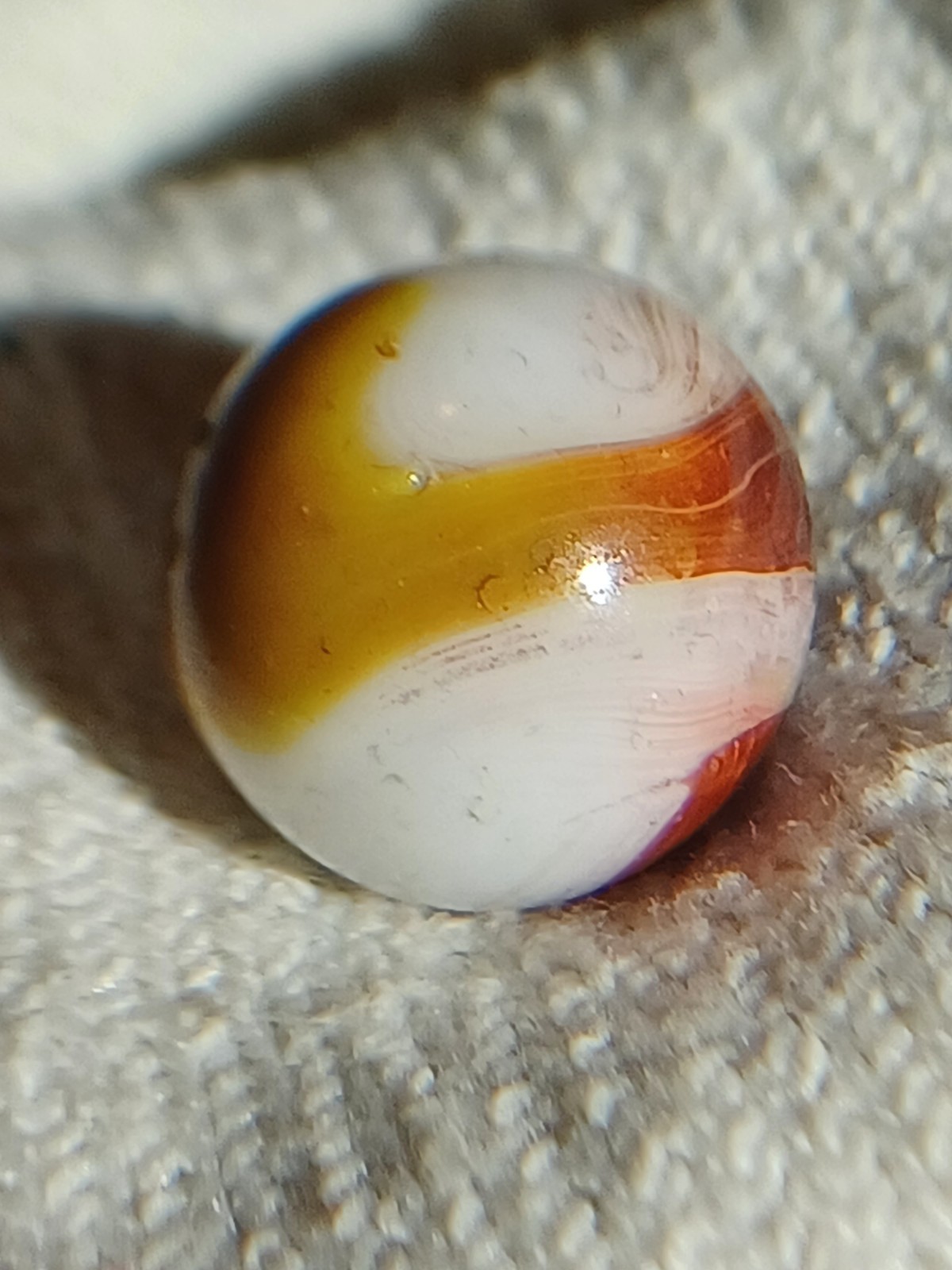 Dug Akro corkscrew featuring accidental color change from cullet bleeding. Rare.