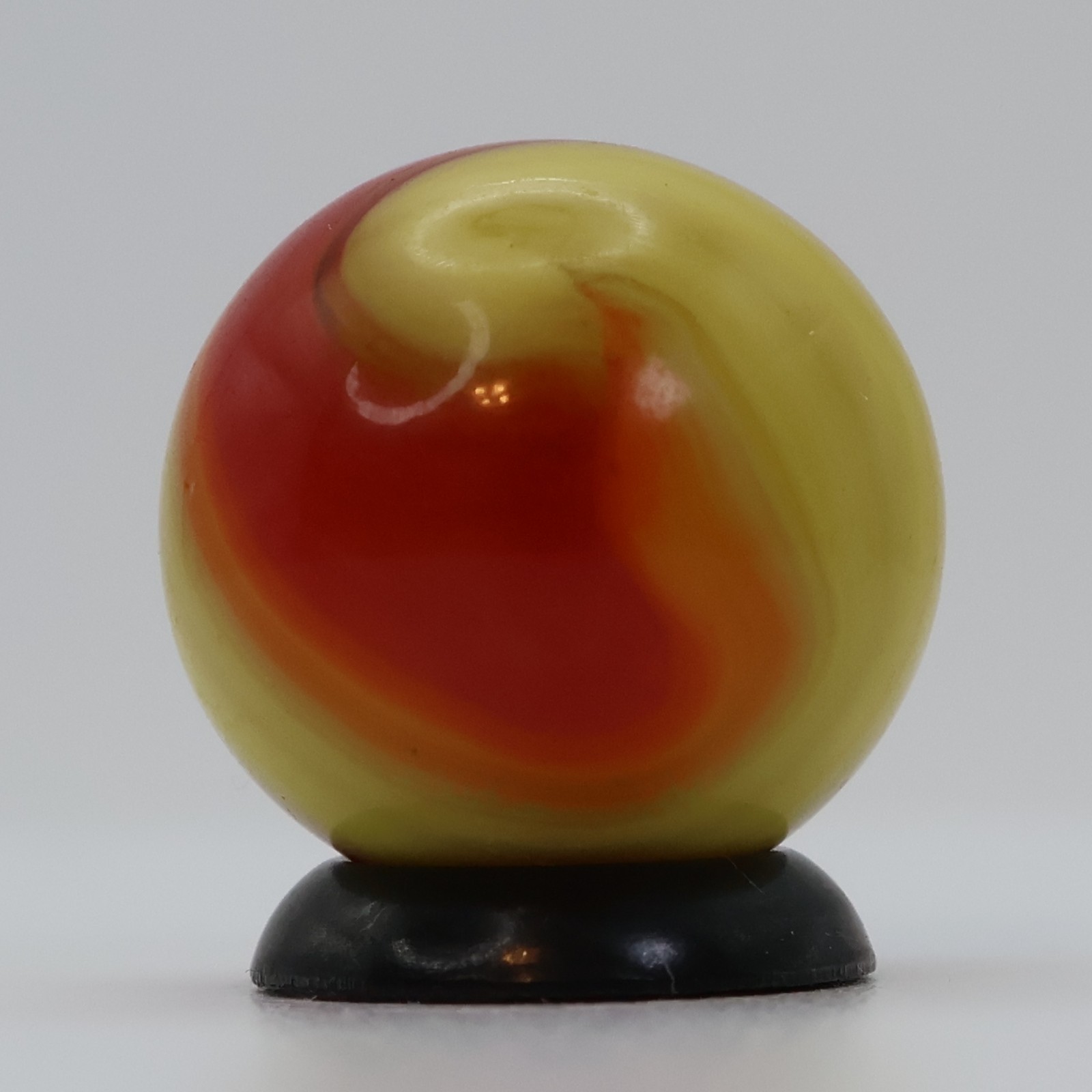 5/8″ Akro Agate Special Corkscrew, Ketchup & Mustard M-