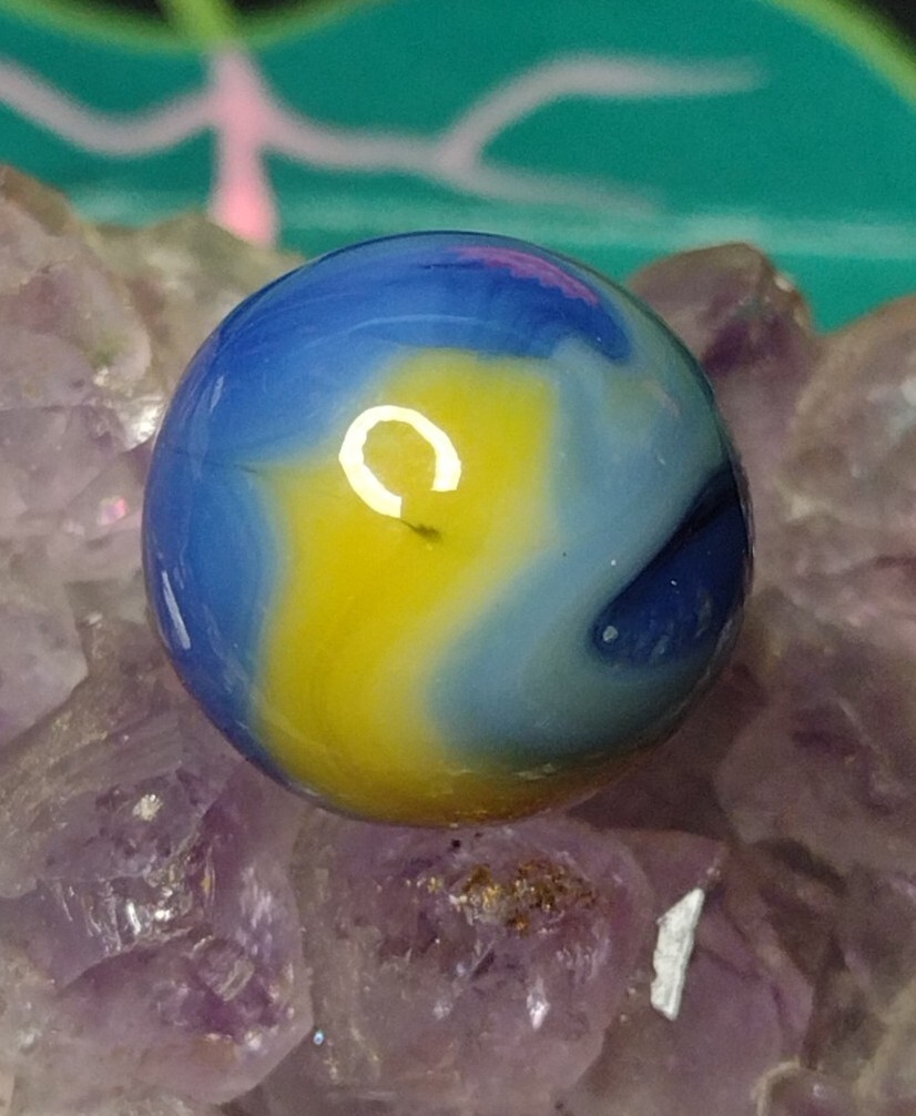 Funky UV TRI-COLOR Tear Drop 💧 SWIRL Collectibles Toys Vintage Marbles .58″
