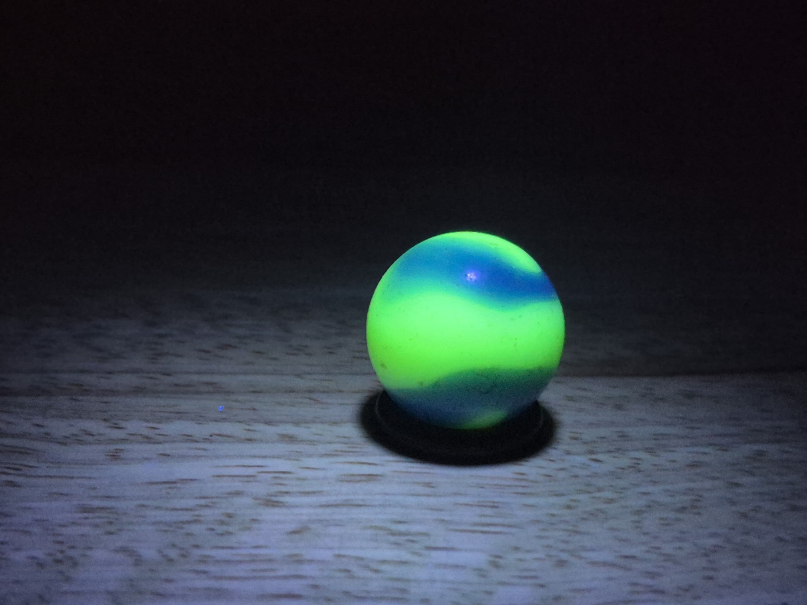 Akro Agate Corkscrew UV Glow Marble Blacklight 15.8mm Small Chip