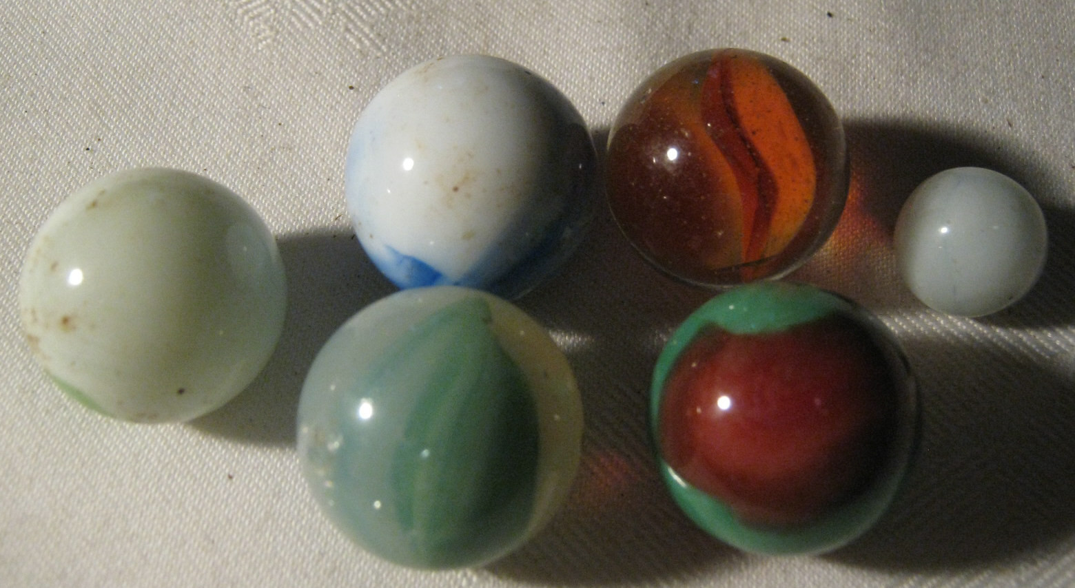 LOT # 11 1940’s – 1950’s VINTAGE BOY MAN TOY GAME GLASS ART MARBLES 5 TOTAL 1″
