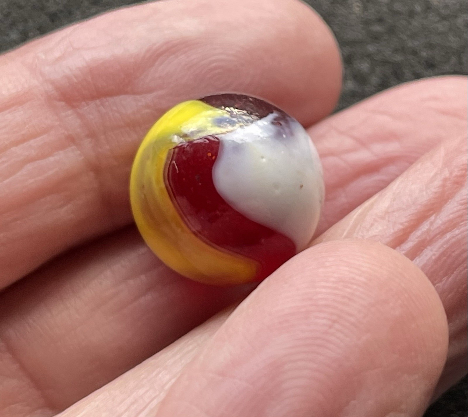 Vitro Agate Conqueror Marble – Ketchup & Mustard – Fizzy Red Base MINT (TM1700)