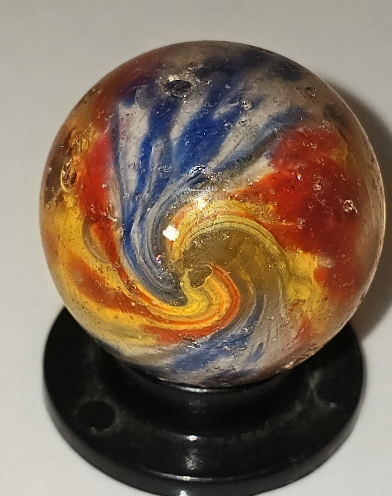 ANTIQUE GERMAN PANELED ONIONSKIN END OF DAY MARBLE SHOOTER 1+ INCH DIAMETER.