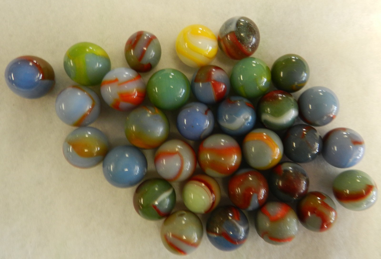 #20204m Vintage Group or Lot of 30 Mixed Peltier Glass Marbles .56 to .61 Inches
