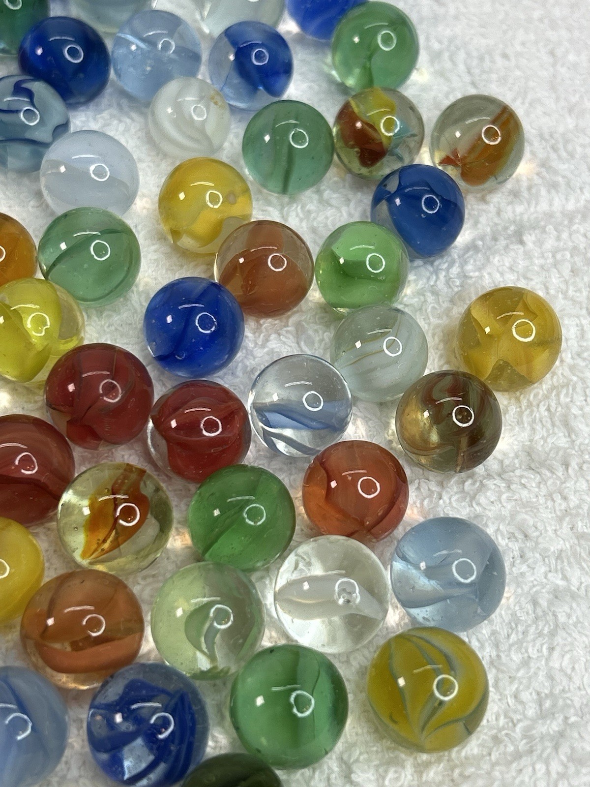 Vintage Lot of 100 Cat’s Eye Marbles Possibly Some Hybrid or Banana ? Lot 2