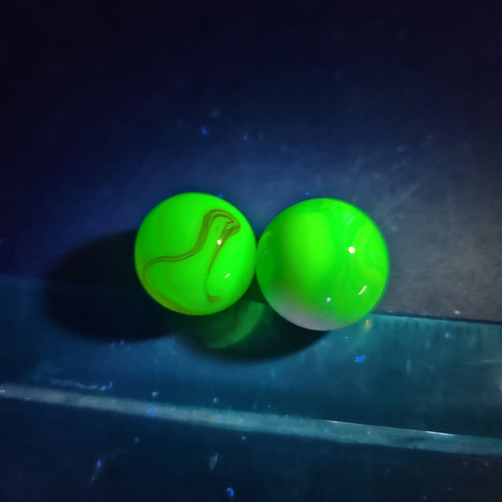 Lot Of 2 Shooter Red Blue Vaseline Glass Uranium Glass Marbles Uv Glow