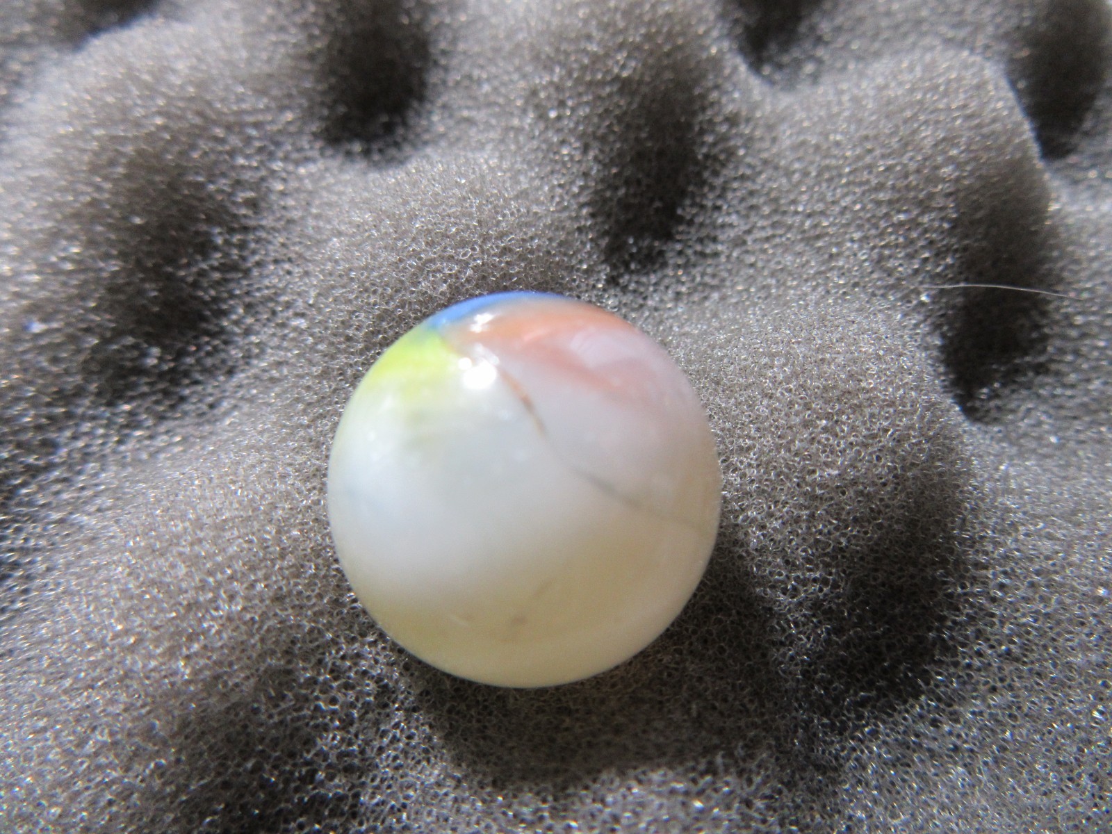 VINTAGE VITRO. Marble has a Blue Heart. w Yellow, White, Pink 21/32″
