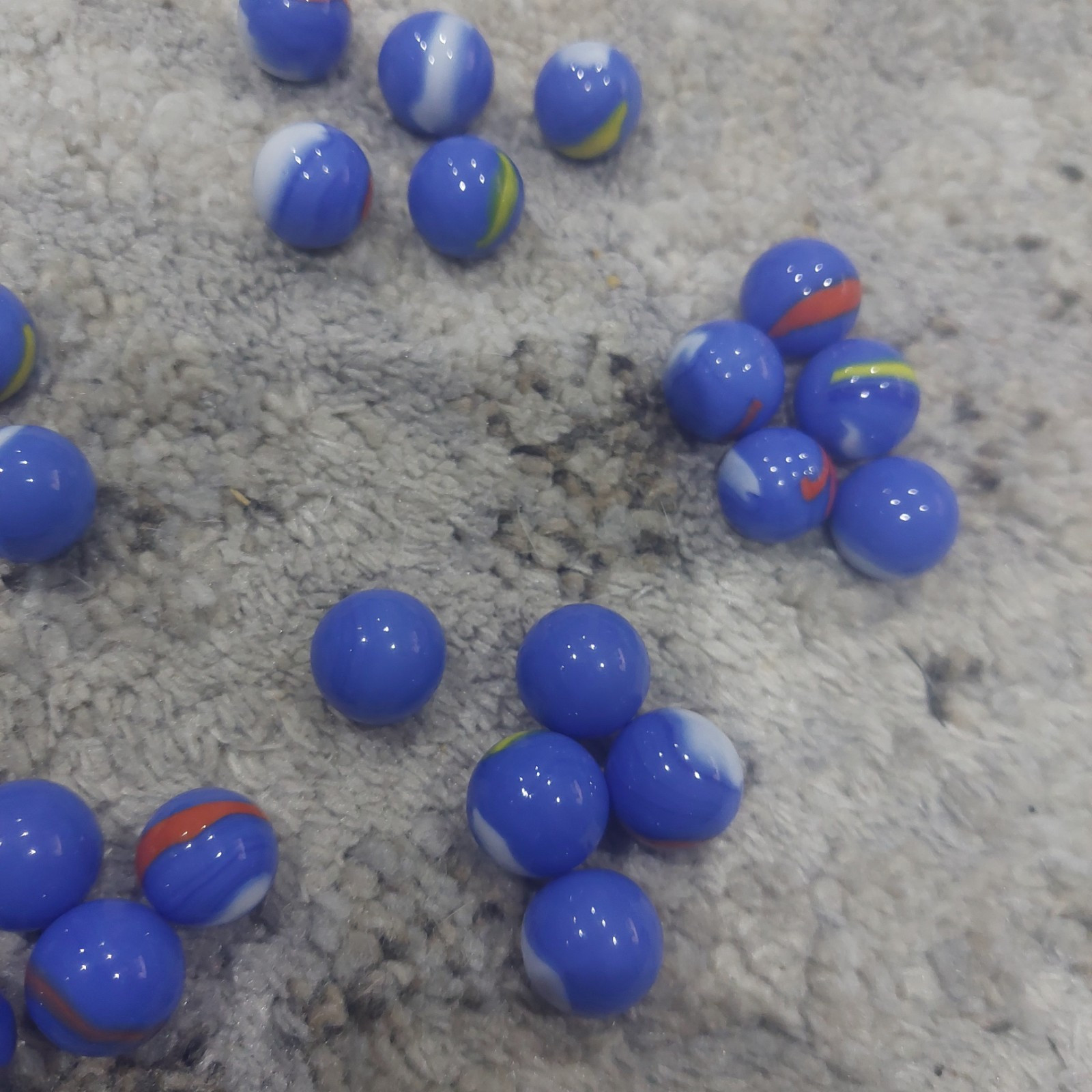20 lot 16mm Blue Dolphin Mega Marbles Players Blue Yellow Red by Vacor near mint