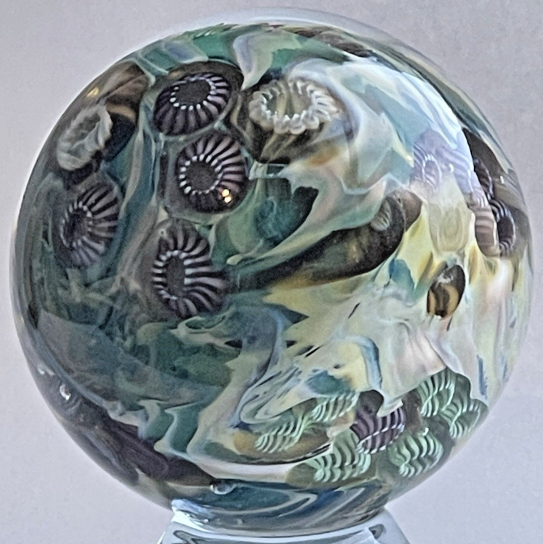 05 BOBBIE & EDDIE SEESE MARBLE SIGNED DICHROIC GLASS ART 1.95″ JELLYFISH FIELDS