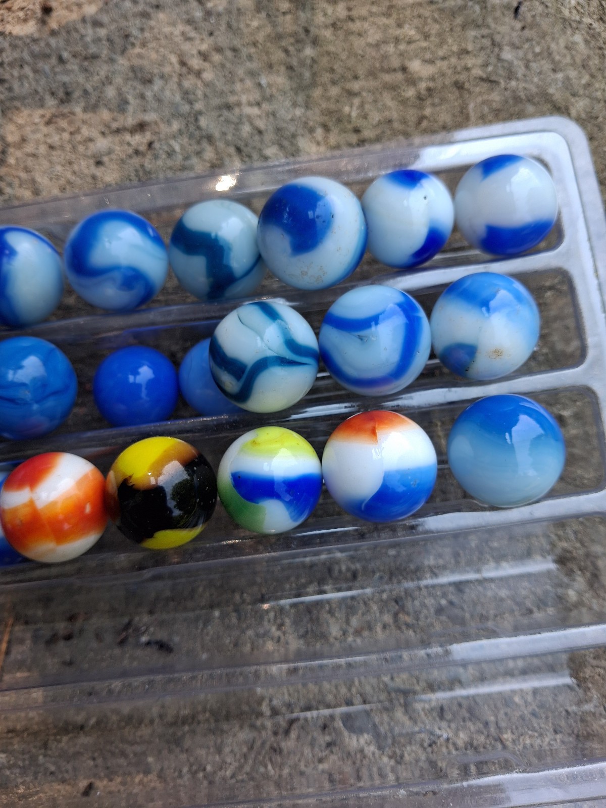 Mixed Lot Alley, Marble King, Akro Agate, Champion and others 28 Classic Marbles