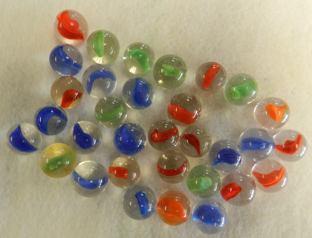 #20944m Vintage Group or Lot of 30 Peltier Glass Banana Cat’s Eye Marbles