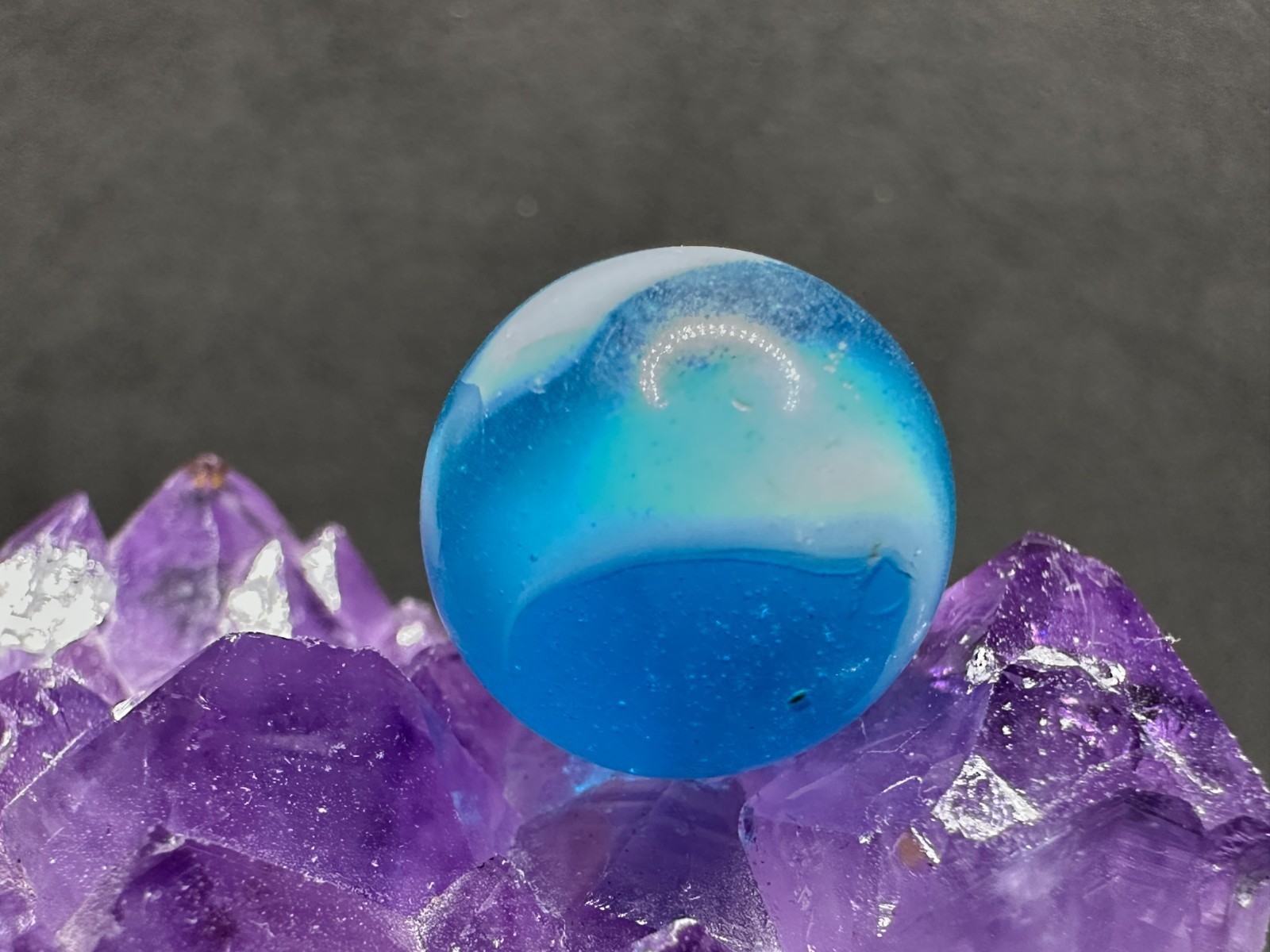 Vintage Peltier Glass Transparent Rainbo Marble – Bright Blue & White – .60″
