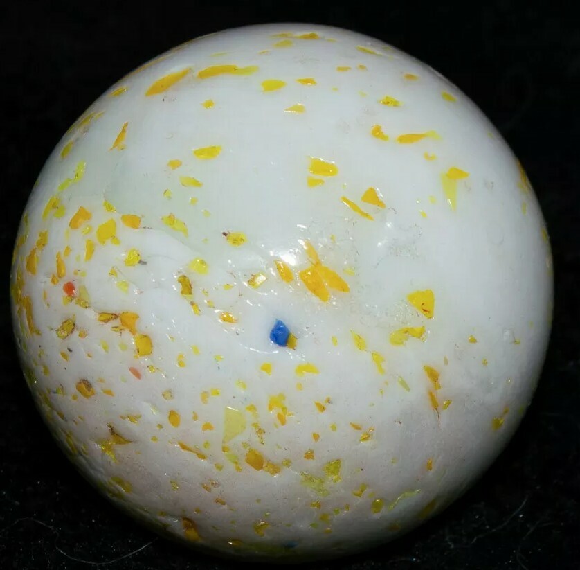 HUGE Vintage 1 & 5/16″ White W/Yellow & Gold Speckled Shooter Marble Peltier