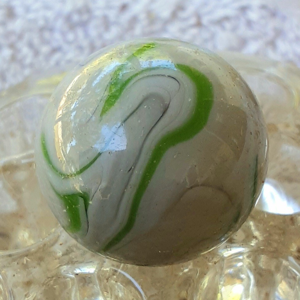 31/32″ Alley Agate Muddy Swirl Slag In Beautiful Mint Condition👌.