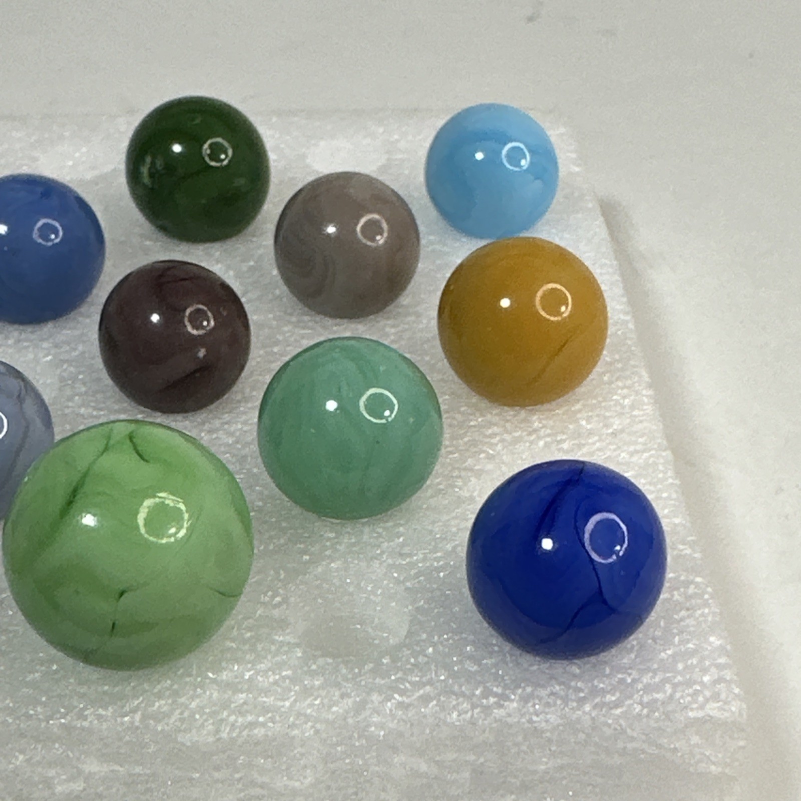 044 Lot Of 25 Champion Swirl Marbles! Beautiful Spread