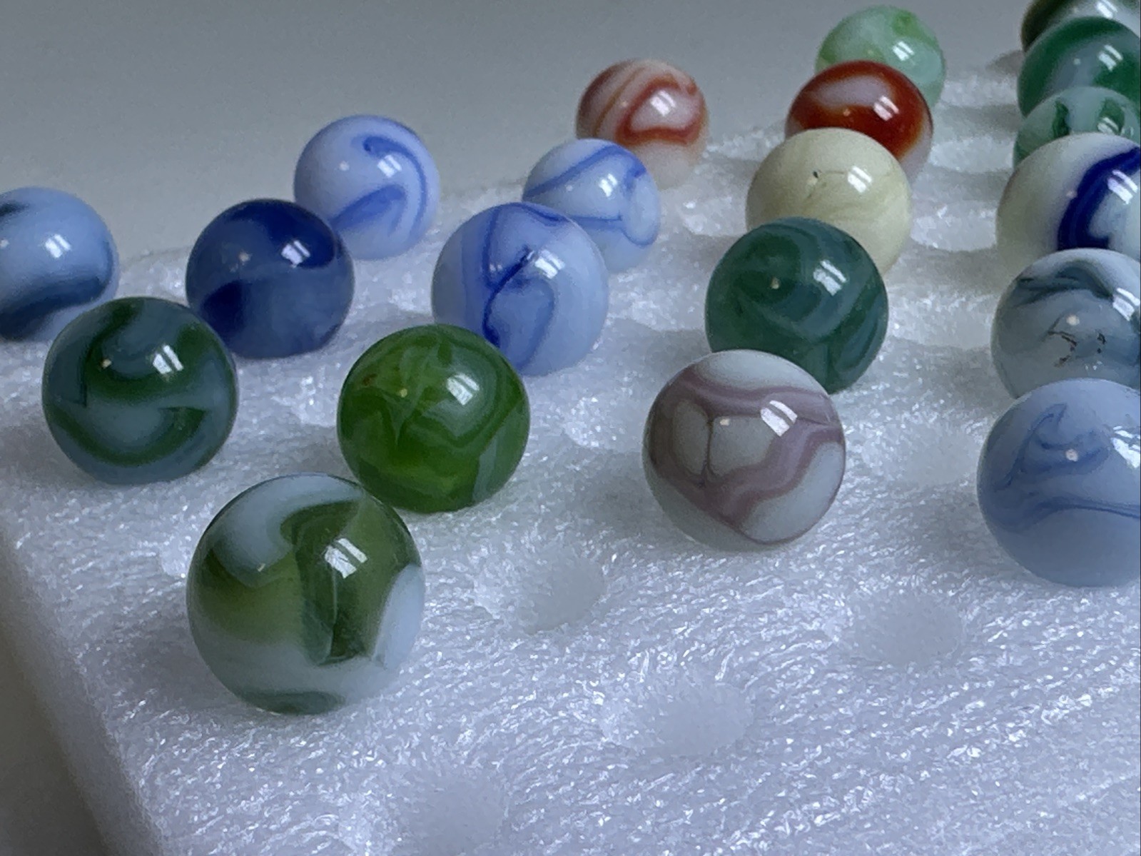 366 Lot Of 29 Vintage Cairo Swirl Marbles!