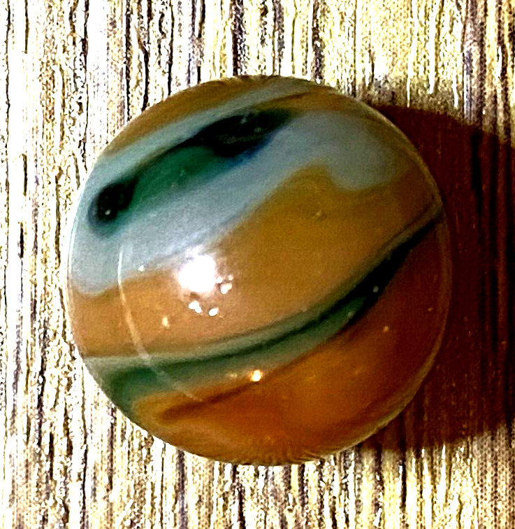 SEAMED WV / CHAMPION / AGATE GREEN GLASS BASED SWIRL .61″ NM+/- M243