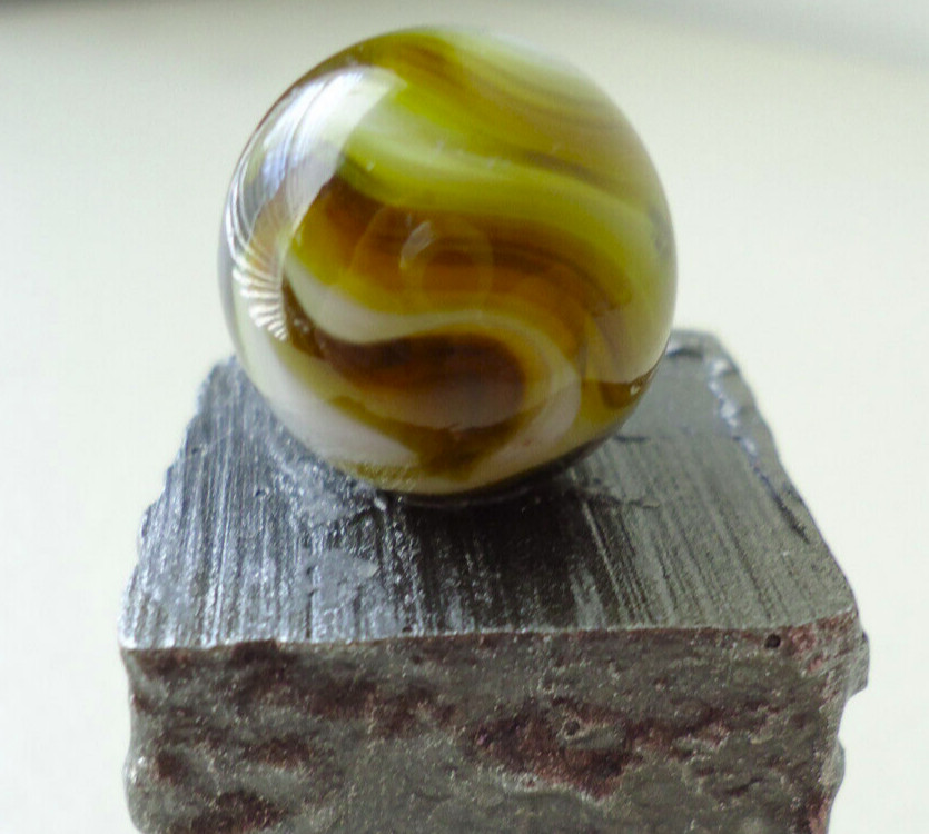 Vintage Marble : 0.67″ Diameter : White, Tan, Yellow and Brown Colors