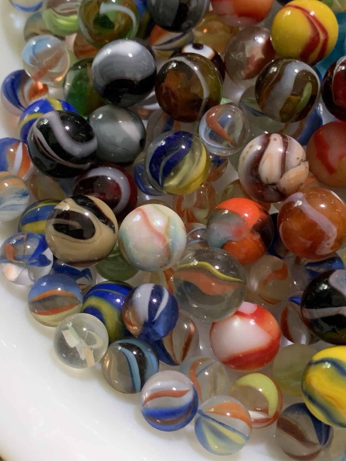130 Assorted Marbles Mixed Lot Cats Eyes/ Peewees/Bloodies Etc,