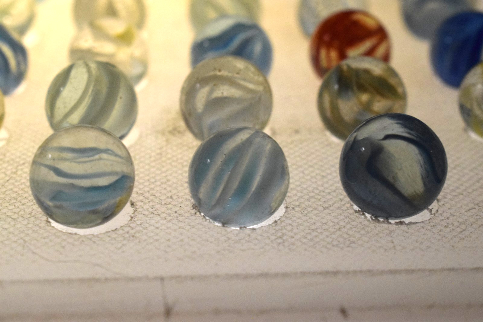VITRO AGATE MARBLES CATS EYE 6 VEIN CAGE 69PC MIXED LOT PLUS ONE YELLOW SHOOTER