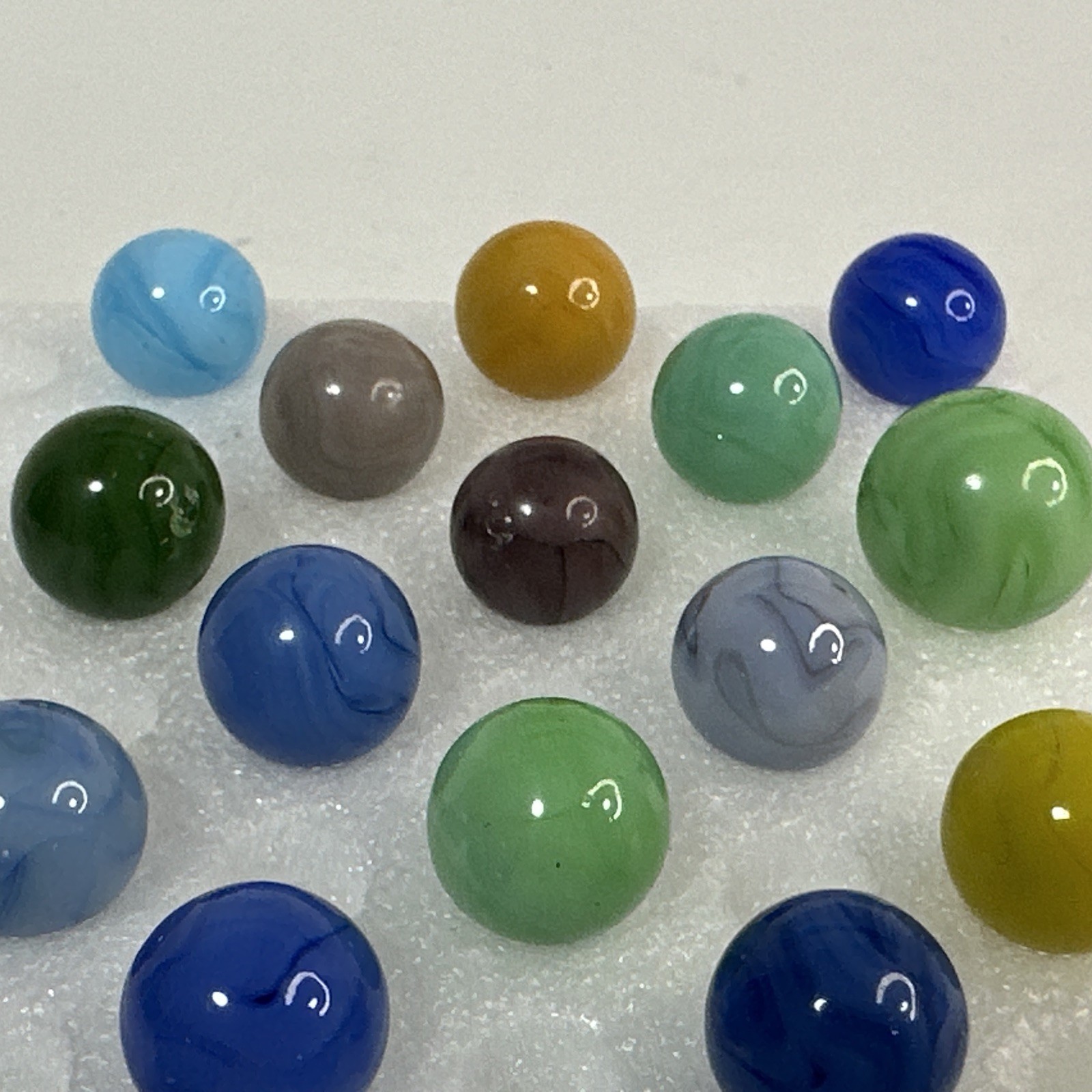 044 Lot Of 25 Champion Swirl Marbles! Beautiful Spread